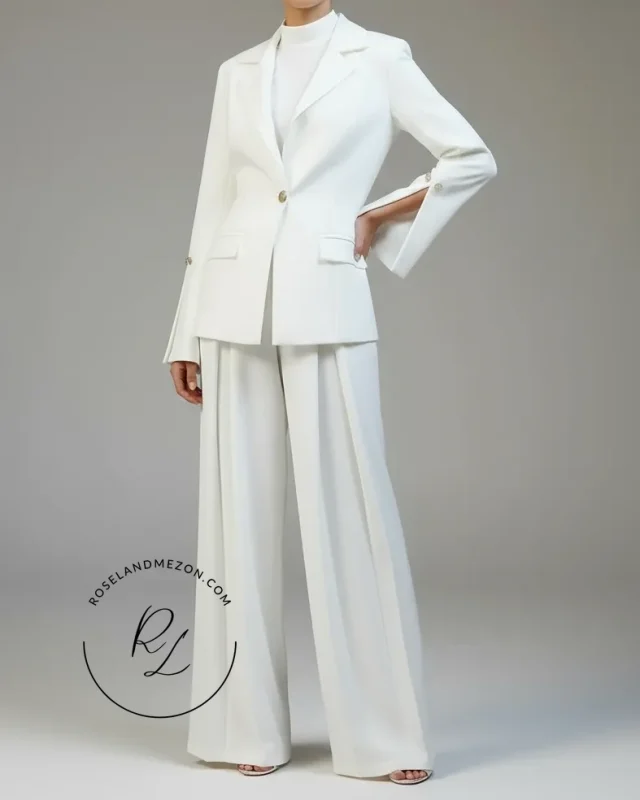 کت شلوار زنانه مجلسی سفید شامل کت آستین چاک‌دار و شلوار واید لگ پلیسه‌دار-طراحی و دوخت خانه عروس رزلند